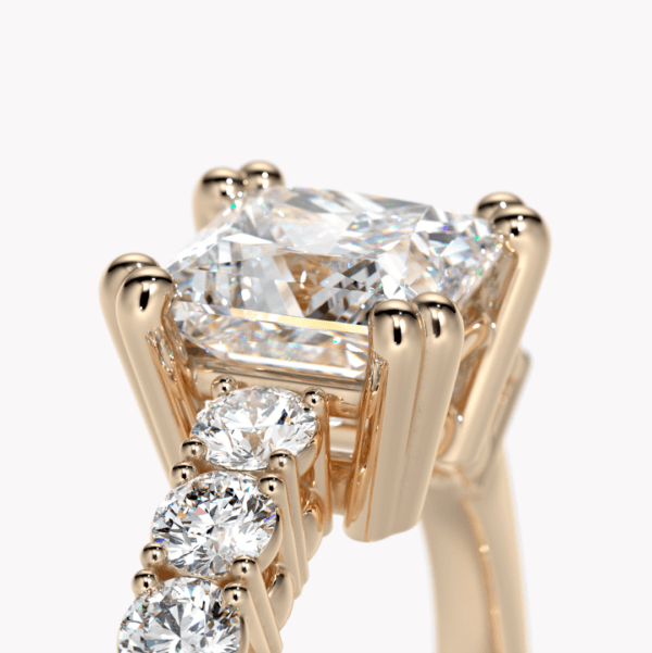 diamantring tillverkad av guldsmed