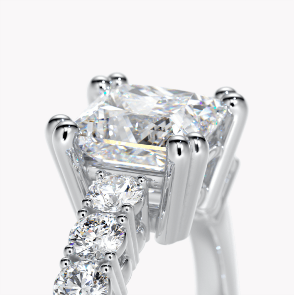 fria med diamantring